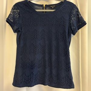 Like new! Lace front and sleeve top. Exposed gold zipper